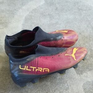 PUMA Ultra Men's Soccer Cleats - Red and Black